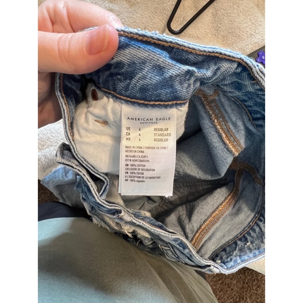 Women's Relaxed Mom American Eagle Jeans, Size 4, Light Blue - Picture 4 of 7
